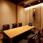 写真は6名様の掘りごたつ個室です。他にも8名様、10名様とございます。