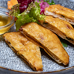 海老のすり身 ライスペーパーはさみ揚げ プラムソース添え