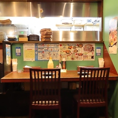 仕事帰りのサク飲みはカウンターで！お一人様でも気兼ねなく楽しめるお席です。お食事のみでも是非ご利用ください！