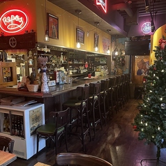 バーといえばカウンターですよね　お1人様でもお待ちしております