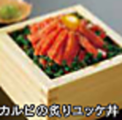 贅沢カルビの炙りユッケ丼/黒毛和牛石焼きチーズビビンバ