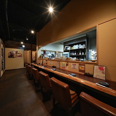 お一人様でも気軽に立ち寄れるカウンター席をご用意しております。お仕事帰りのサク飲みや、デートでのご利用にも最適です。落ち着いた雰囲気の中で、当店の自慢の創作和食と福井の地酒をゆっくりと味わう贅沢なひとときをお過ごしいただけます。おつまみメニューも充実してます！心温まる逸品をぜひご堪能ください♪