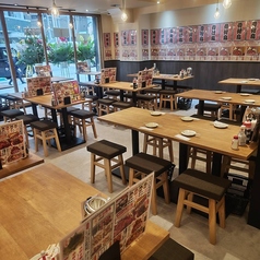 【幅広いシーンに対応】大小様々なテーブル席を完備！