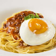 (トマトソース)ミートスパゲッティ　目玉焼きのせ
