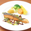 料理メニュー写真&nbsp;サーモンのポワレ