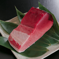 本まぐろや鹿児島和牛など海の幸から肉料理まで豊富