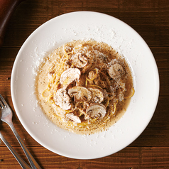 ポルチーニ茸と鶏もも肉のラグーソース 六甲シャンピニオンとタリアテッレ 白トリュフの薫り