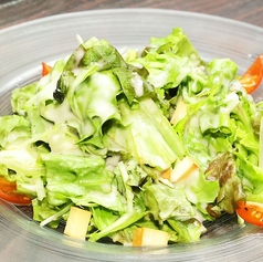 自家製スモークチーズのフレンチサラダ