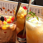 フルーツたっぷりのサワーも人気です