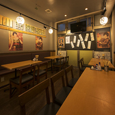 お席には便利な電源を完備しております◎スマートフォンなどの充電はもちろん、ちょっとした作業や急な対応にもご利用いただけます。バッテリー残量を気にせず、心ゆくまでお食事やお酒、会話をお楽しみください。