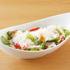 岡崎おうはんの温玉シーザーサラダ