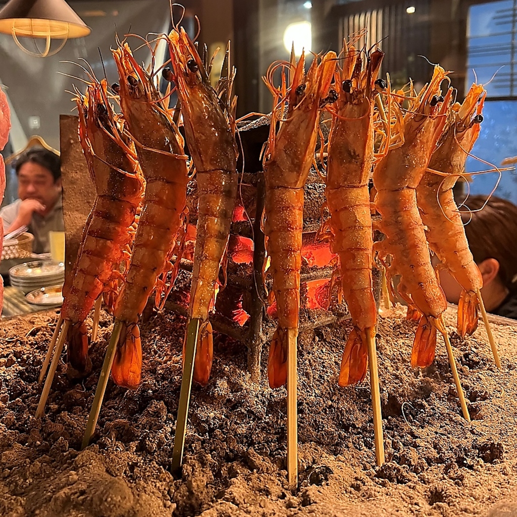新名物！特大の海老を原始焼きでじっくりと焼き上げます。