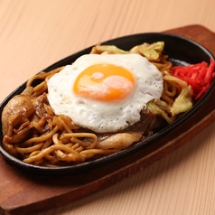特製焼きそば　目玉焼きのせ