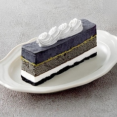 【季節限定】黒ごまとピスタチオのケーキ