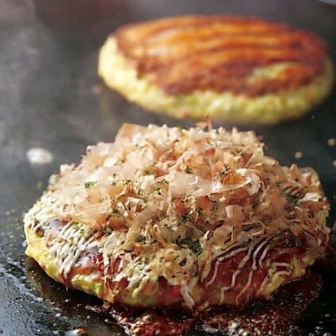 深夜3時まで営業！キッズルーム完備＆スタッフが焼く本格もんじゃをレトロな空間で♪