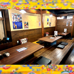 1F／オープンフロア／座敷席／ライブ観覧可／4名×3席／3名様～ご利用いただけます。小さなお子様ご同伴でも安心の座敷席。お子様とご一緒に、島唄ライブを満喫！