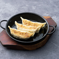 料理メニュー写真&nbsp;でっかい!! 熱々鉄板餃子