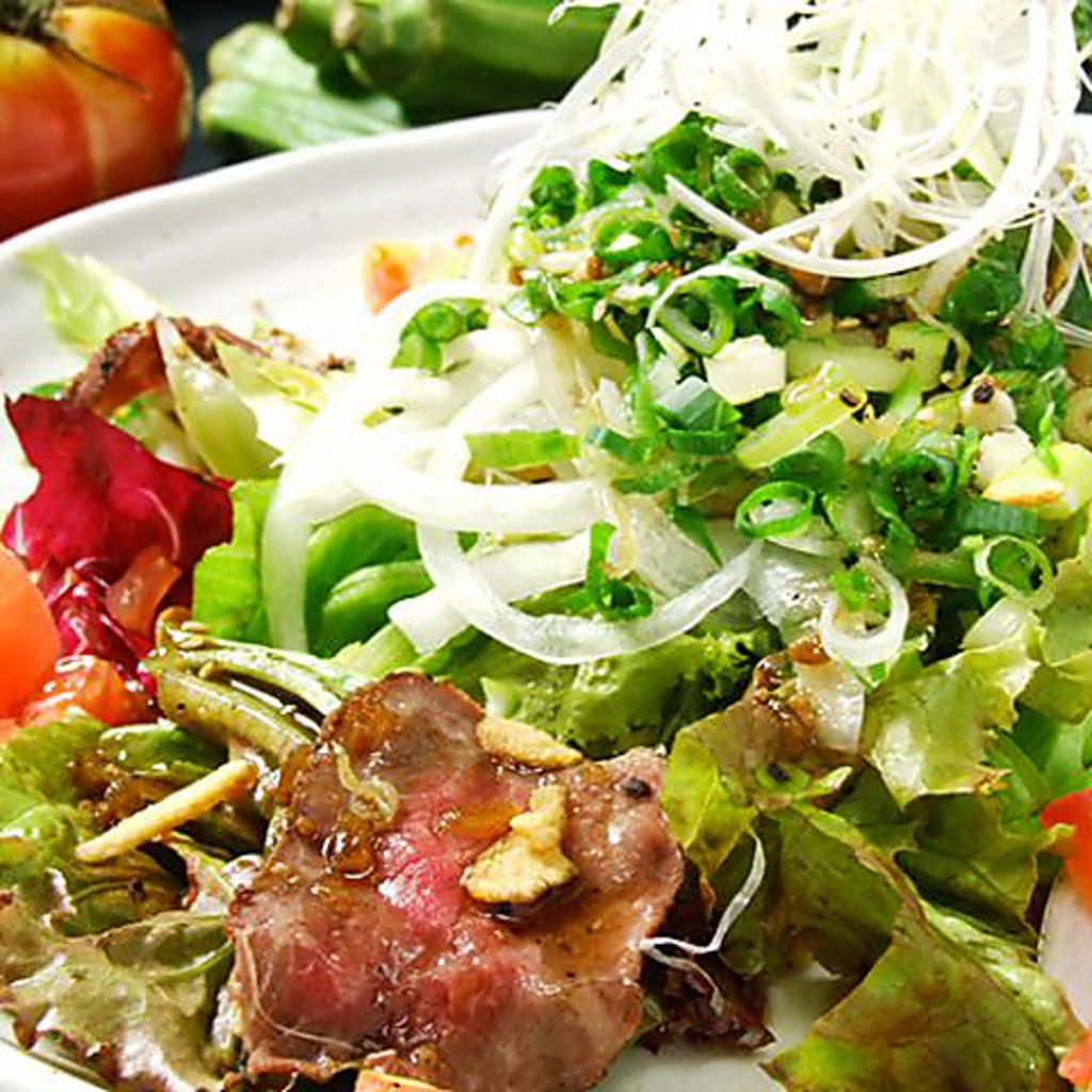 【源氣屋の源氣になるサラダ 】は必食の一品　※食べ放題OK