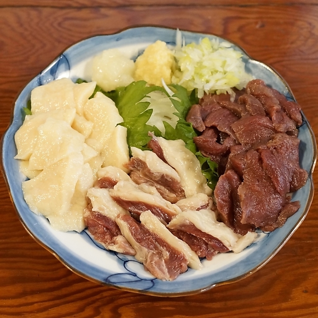 山梨で昔から親しまれてきた馬刺しは豊富にご用意!とろけるような食感は一度食べたら忘れられません