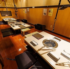 【個室貸切OK】落ち着いた店内には、テーブル席の他、座敷、掘りごたつ席をご用意しております。少人数から大人数までご希望のお部屋をお選びいただけます。プライベートが守られる個室は4名様から最大20名様まで！