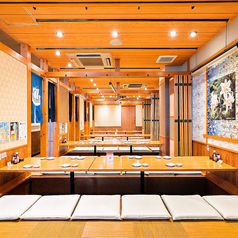 【最大55名様までご利用可能】＜10名以上・20名以上・30名以上用途に応じた個室有＞掘りごたつのお座敷をはじめ、人数や用途に合わせたお席をご用意可能です。新年会など各種会社宴会や、同窓会、二次会など様々なシーンにご利用いただけます。大人数でのご宴会や貸し切りもお気軽にご相談ください。