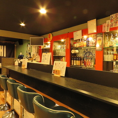 【カウンター席】気軽に立ち寄れるカウンター席は、お一人様やデート、飲み会の帰りの〆のお食事など様々なシーンでご利用いただけます。