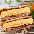 料理メニュー写真&nbsp;だし巻き玉子とベーコンの和風サンド