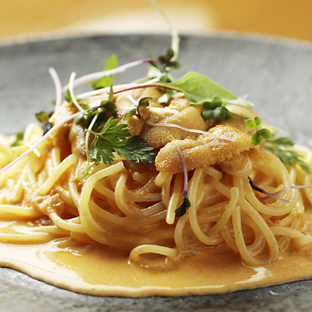 生でも美味しい北海道産の生雲丹をふんだんに使用した『生雲丹のトマトクリームスパゲッティ』1980円