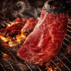 七輪で焼くこだわりの和牛炭火焼肉の写真