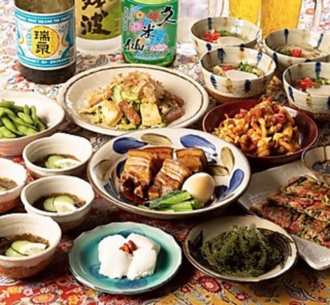 沖縄料理と選りすぐりの泡盛をどうぞ！