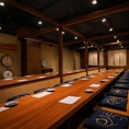 ≪団体様宴会場≫8名席×8台の個室と、8名掛け4台の個室、合わせて最大96名様まで「完全個室」で「お座敷掘りごたつ」でご利用いただけます！かわはぎ亭の宴会場は床の間があり銘皿を飾ってます♪是非店内装飾も御楽しみ下さい