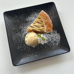 アップルパイ　バニラアイス添え