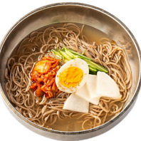 〆の定番！コシの強い絶品「水冷麺」