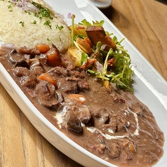 牛肉の赤ワイン煮込み