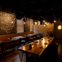 貸切や宴会・二次会での大人数でのご相談も承ります。大テーブルのお席は最大12名様までご利用頂けます。