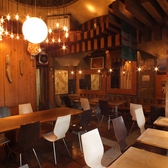 おしゃれな落ち着いた店内！照明が特徴的で木のぬくもりが感じられるゆったりとした暖かな空間です☆女子会に、デートに、会社帰りに様々なシーンでご利用いただけます♪こだわりの料理をこだわりの空間でゆっくりとお楽しみください☆