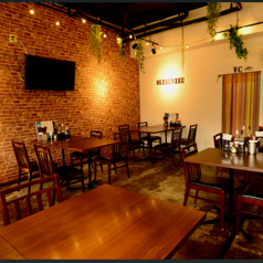 店内は木目調のおしゃれな空間☆