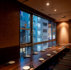 団体様用テーブル席。夜景も楽しめるVIP席でございます！