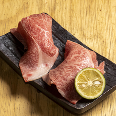 黒毛和牛炙り肉寿司(三貫)