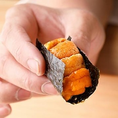 市場直送の食材と2種類のシャリが織りなす鮨の世界