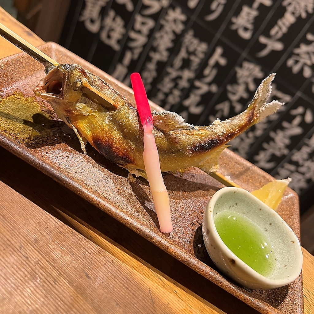 季節の原始焼き。夏場は、鮎を提供しております。蓼酢で召し上がれ。