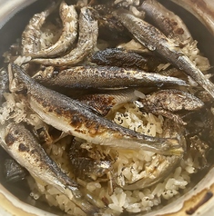 名物!季節の土鍋ご飯(鮎の炊き込み)