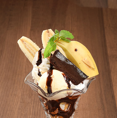 赤ちゃんイルカのチョコパフェ