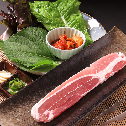 【韓国料理の一番人気★】 サムギョプサルセット　1045円（税込）の写真