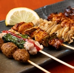 「日和」に来たらまずはコレ！備長炭でじっくり焼き上げたジューシな焼き鳥♪新鮮な国産鶏肉を使用◎