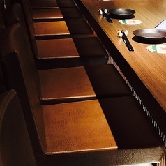 お一人様、デート記念日、ご夫婦でのお食事など、目の前のオープンキッチンを見ながらのお食事を楽しめます♪