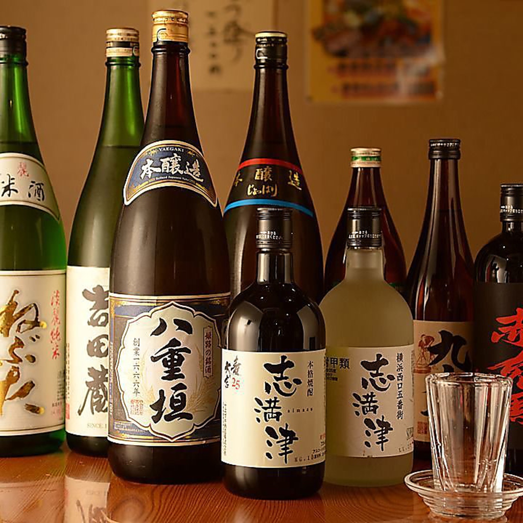 食通が唸る品揃えの焼酎・地酒　　コース予約で人気の銘酒を進呈！