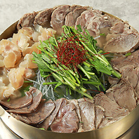 牛の旨味たっぷりのお鍋や茹でた牛肉“スユク”