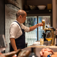 全国の日本酒や、ソムリエが厳選したワインなどご用意。