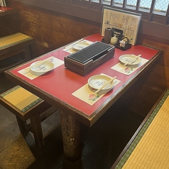 ぬくもりのあるテーブル席でごゆっくりお過ごしください。